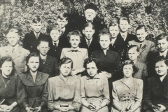 01_04 Pfarrer Heinz u. Amandus m. Schulklasse1938_39